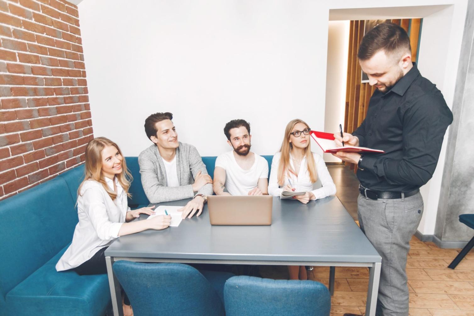 Séance de formation en analyse financière avec formateurs experts